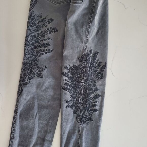 Free People Girlfriend Jeans Women Size 24 Gray Embroidered Cropped We The Free - Picture 7 of 10